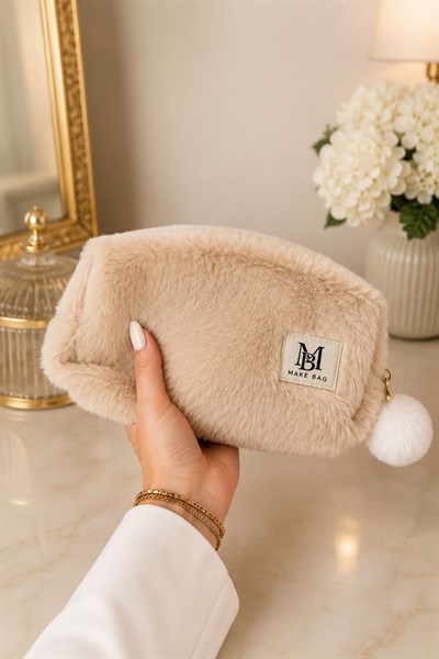 Kadın Peluş Tüylü Charmlı 23X13 Ölçülü Makyaj Çantası Bej
