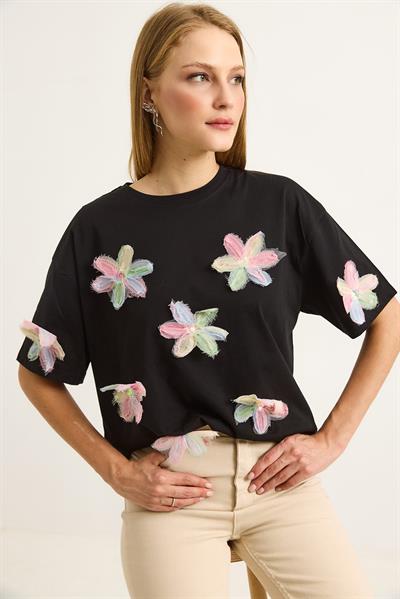 Çiçek Motifli Rahat Kesin Kadın Tshirt Siyah