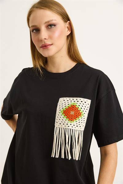 Püsküllü Nakışlı Bisiklet Yaka Basic Tshirt Siyah 