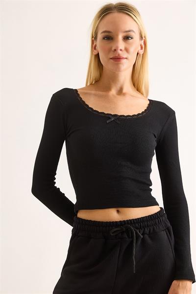 Kadın Kurdele Dantel Detaylı Siyah Bluz