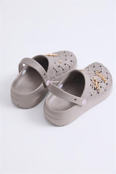 Masaj Tabanlı  Aksesuarlı Crocs Terlik Gri