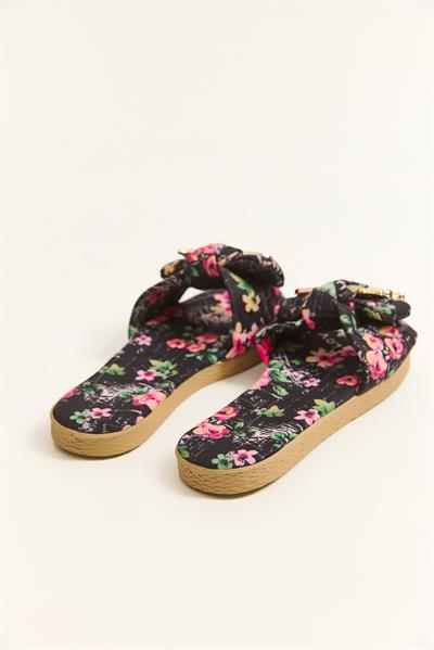 Fiyonk Model Aksesuarlu Rahat Taban Terlik Karışık