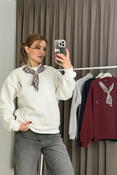 Kadın Fular Detaylı Ceylan Nakışlı Üç İplik Şardonlu Sweatshirt Beyaz