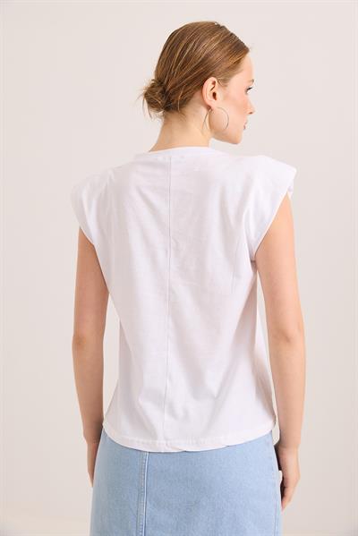 Omuz Vatkalı Şık Aksesuar Detaylı Pamuk Örme Tshirt Beyaz