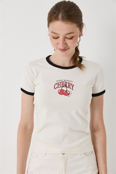 Kadın Dar Kesim Kiraz Baskılı Kısa Kollu Tshirt Ekru