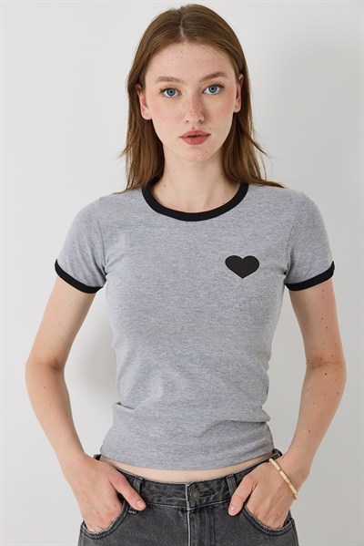Kadın Dar Kesim Kalp Baskı Kısa Kol Tshirt Gri