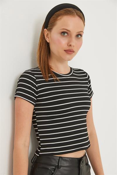 Bisiklet Yaka Kısa Kollu Çizgili Esnek Crop Bluz Siyah