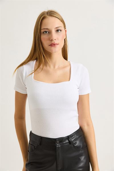 Fitilli Kare Yaka Kısa Kollu Beyaz Bluz