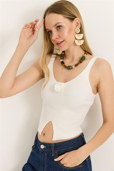 Gül Motifli Triko Crop Bluz Beyaz
