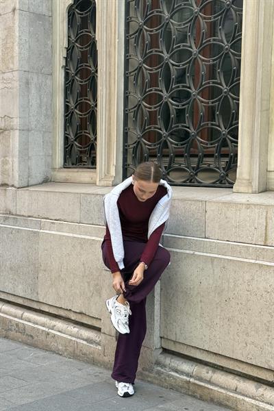 Vücuda Oturan Uzun Kollu Dik Yaka Fitilli Esnek Örme Bluz Bordo