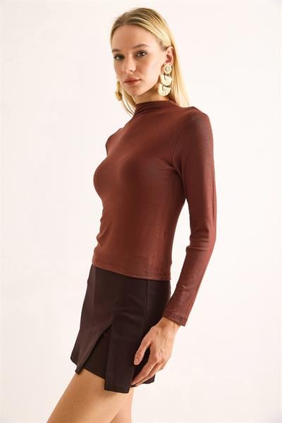 Vücuda Oturan Uzun Kollu Dik Yaka Fitilli Esnek Örme Bluz Kahverengi