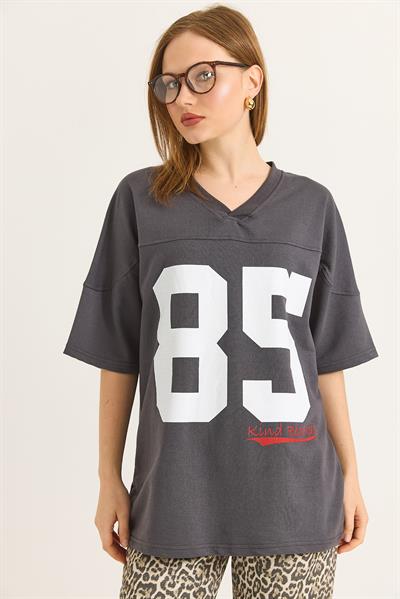 V Yaka Baskı Detaylı Rahat Kalıp Tshirt  Füme