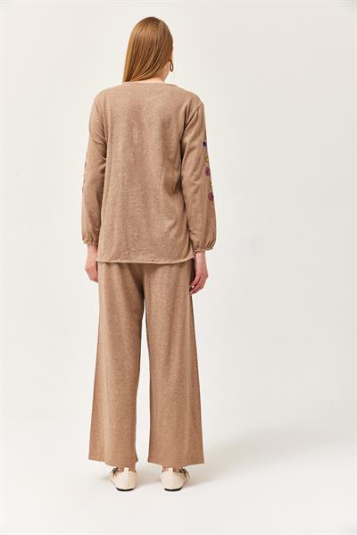 Hera Kumaş Önü ve Kolları İşlemeli İkili Takım Vizon