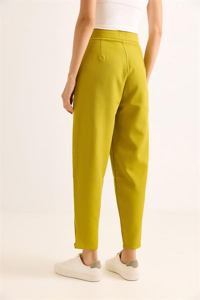 Yüksel Bel Kemerli  Kumaş Pantolon Yeşil1