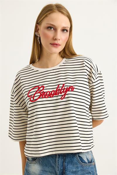 Çizgi Desen Bisikler Yaka Crop Tshirt Beyaz