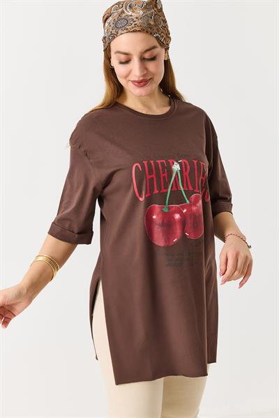 Kadın Kiraz Baskılı Yanları Yırtmaçlı Bisiklet Yaka Tshirt  Kahverengi