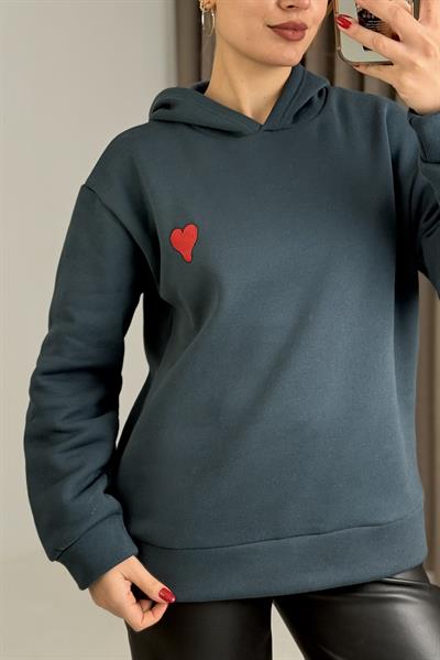 Üç İplik İndigo Kalp Nakışlı Şardonlu Kangru Cepli Kapişonlu Sweat