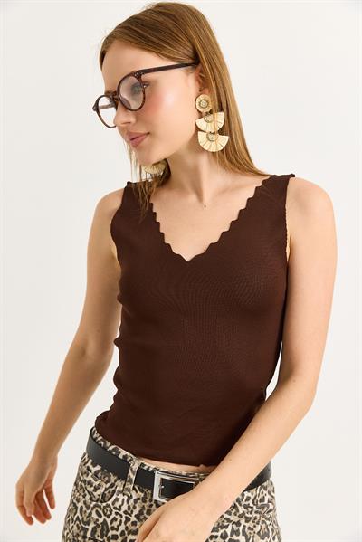 Merdiven Yaka Triko Atlet Kahverengi