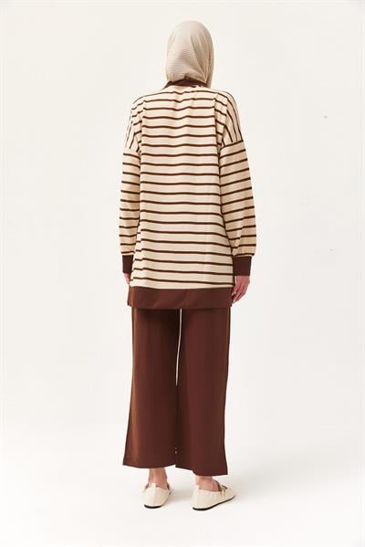 Yakası Düğmeli Çizgili İkili Takım Kahverengi