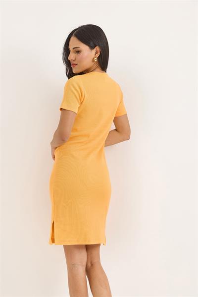 Kısa Kol Bisiklet Yaka Yırtmaç Detaylı Midi Elbise Sarı