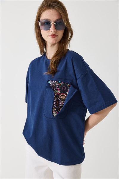 Kadın Cep Detaylı Rahat Kesim Tshirt Lacivert