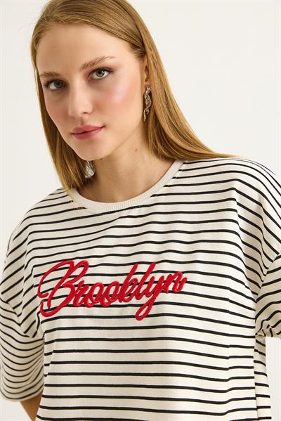 Çizgi Desen Bisikler Yaka Crop Tshirt Beyaz