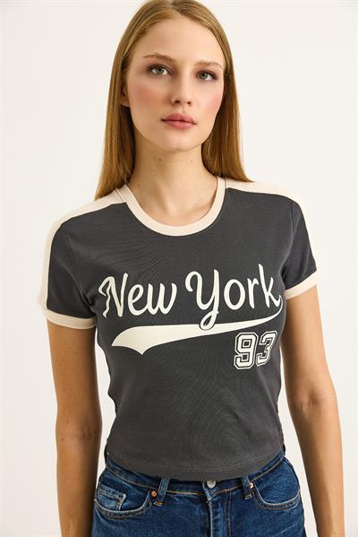 Bisiklet Yaka Şerit Detaylı Kadın Crop Tshirt Füme