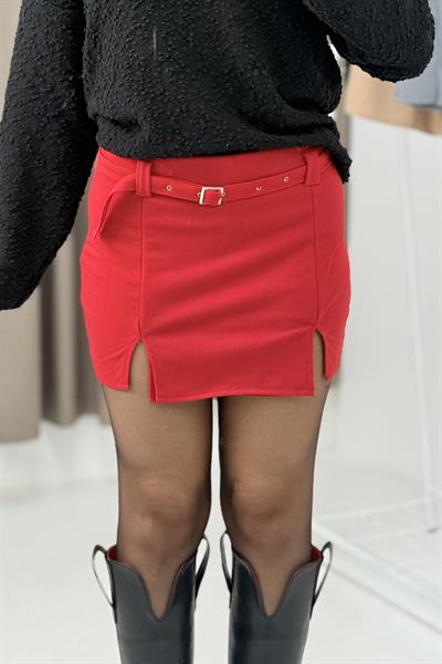 Kendinden Kemerli Yırtmaç Detaylı Şort Etek Kırmızı