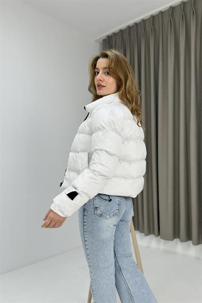 Kadın Dik Yaka Kısa Şişme Mont  Beyaz