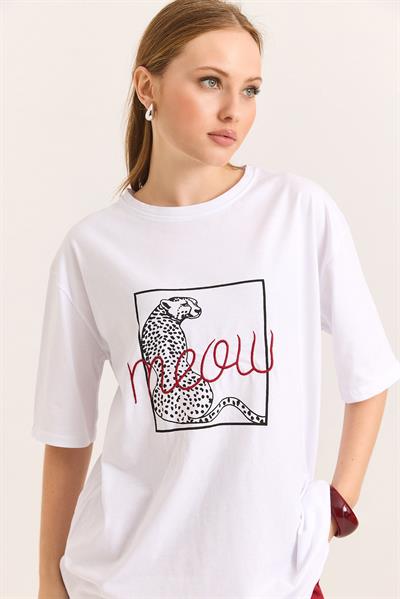 Baskı Nakış Detaylı Pamuk Süprem Rahat Kalıp  Beyaz Tshirt