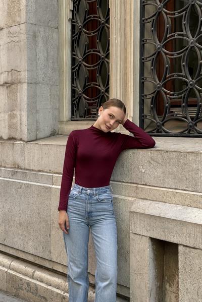 Vücuda Oturan Uzun Kollu Dik Yaka Fitilli Esnek Örme Bluz Bordo