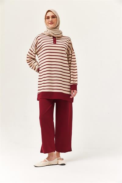 Yakası Düğmeli Çizgili İkili Takım Bordo