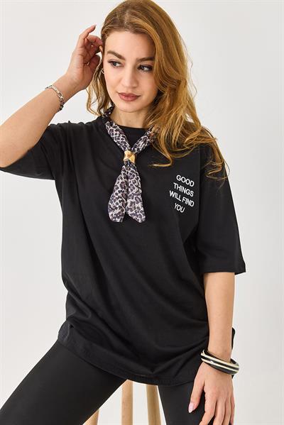 Kadın Fularlı Yazı Nakışlı Oversize Tshirt Siyah