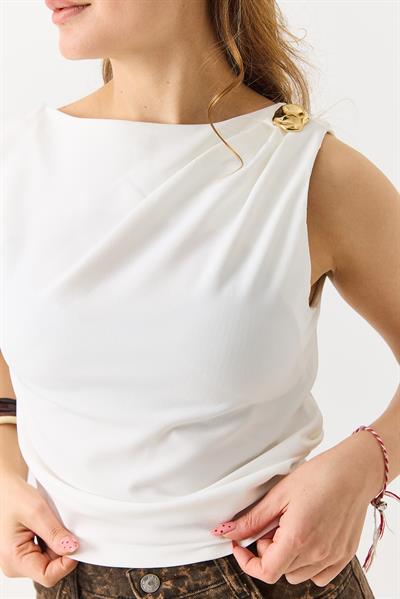 Kadın Toka Detaylı Sıfır Kol Bisiklet Yaka Beli Büzgülü Bluz Beyaz
