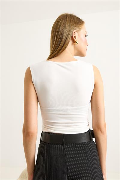 Bisiklet Yaka Aksesuar Detaylı Kadın Bluz Beyaz