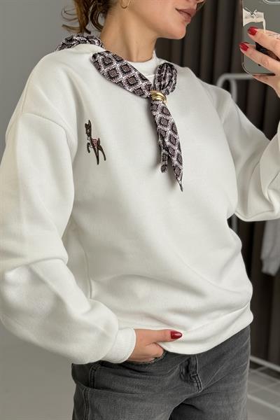 Kadın Fular Detaylı Ceylan Nakışlı Üç İplik Şardonlu Sweatshirt Beyaz