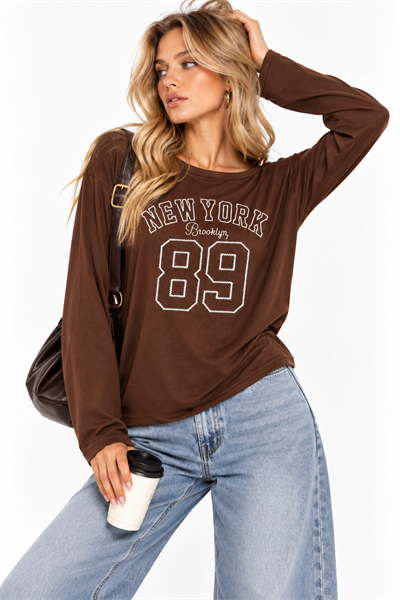 Kayık Yaka Viskon New York Baskılı  Uzun Kollu Tshirt Kahve