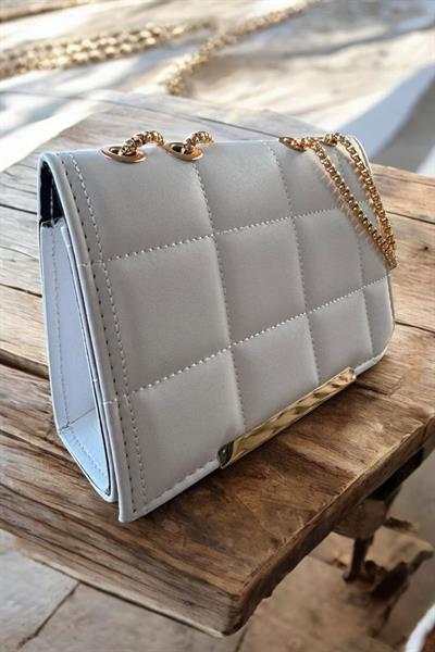 Gold Zincir Askılı Kpapitone Deri  Çapraz Omuz Askılı Çanta Beyaz