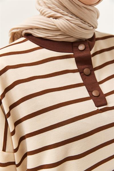 Yakası Düğmeli Çizgili İkili Takım Kahverengi