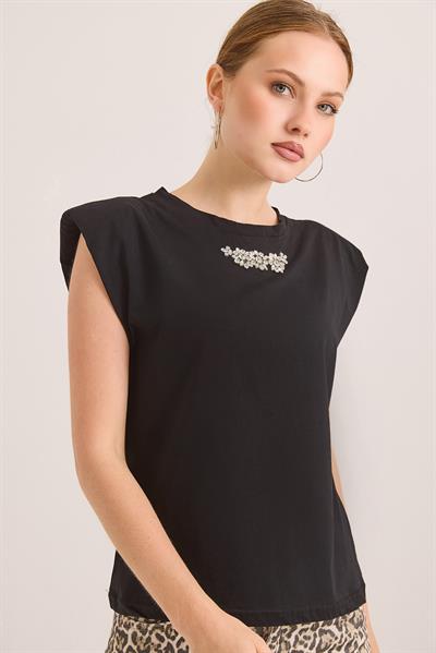 Omuz Vatkalı Şık Aksesuar Detaylı Pamuk Örme Tshirt Siyah