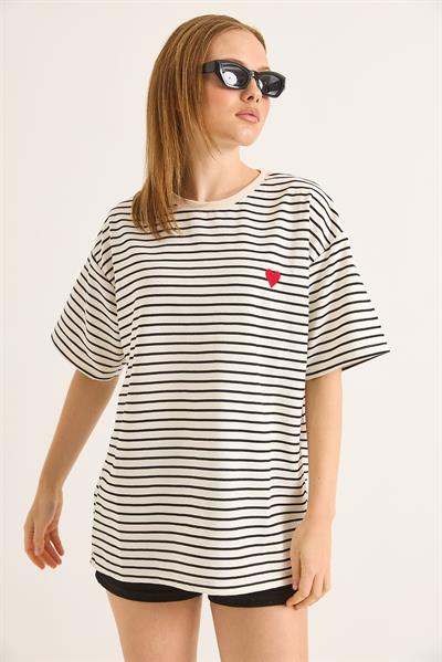 Kalp Nakışlı Çizgili Oversize Rahat Kalıp T-Shirt Lacivert