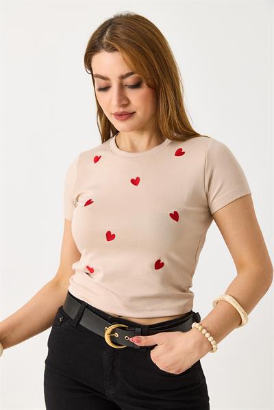 Kadın Kısa Kollu Kırmızı Kalp Baskılı Krem