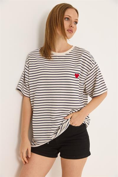 Kalp Nakışlı Çizgili Oversize Rahat Kalıp T-Shirt Siyah