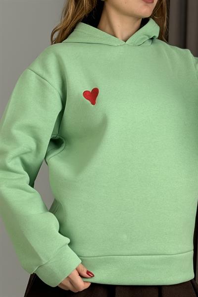 Üç İplik Su Yeşili Kalp Nakışlı Şardonlu Kangru Cepli Kapişonlu Sweat