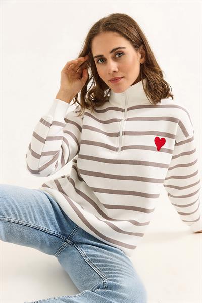 Kadın Oversize Çizgili Kalp Nakışlı Fermuarlı Sweatshirt Vizon Beyaz