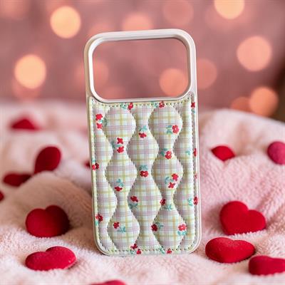 İphone 17 Pro Uyumlu Çiçek Desenli Kabartmalı Kılıf Lila