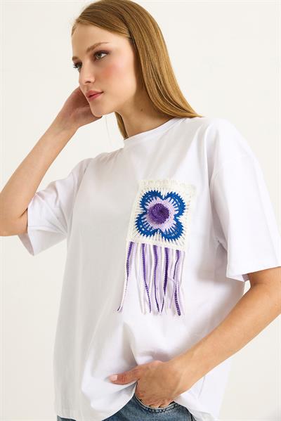 Püsküllü Nakışlı Bisiklet Yaka Basic Tshirt Beyaz