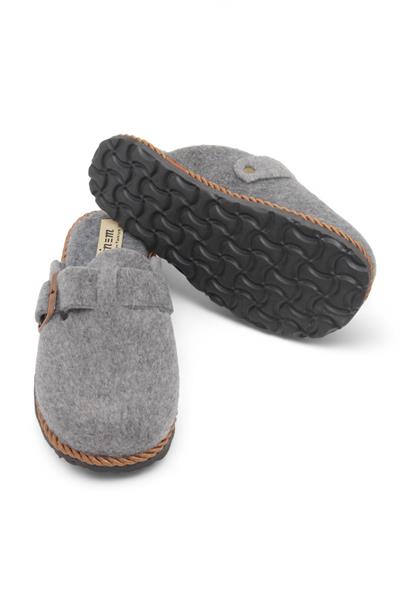 Kadın Önü Kapalı Tokalı Keçe Gri Ev Terliği