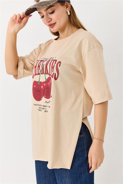 Kadın Kiraz Baskılı Yanları Yırtmaçlı Bisiklet Yaka Tshirt Krem