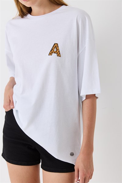 Kadın Bisiklet Yaka Leopar Baskılı Tshirt Beyaz